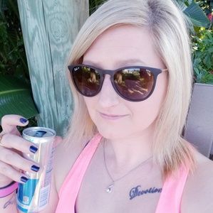 Meet your Posher, Malinda